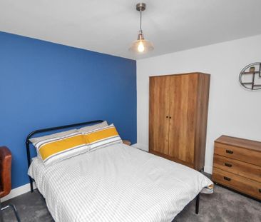 6 bedroom terraced house to rent - Photo 2
