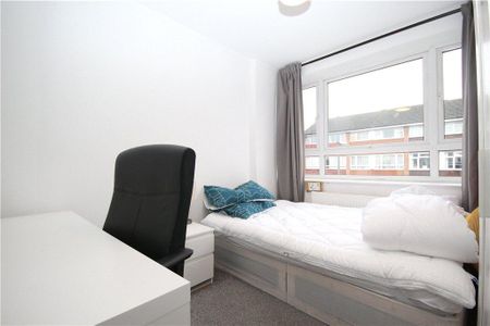 6 bedroom terraced house to rent - Photo 2
