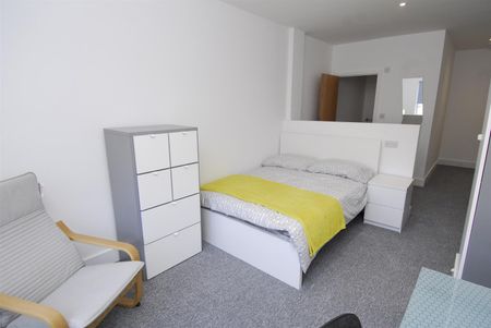 Tamar House 3 Bed apartments, Plymouth - Photo 4