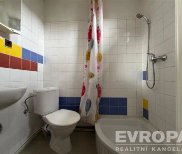 Pronájem bytu 1+kk v centru Pardubic ulici Bulharská - Фото 1