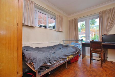 4 bedroom semi-detached house to rent - Photo 4