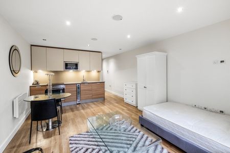 Studio Flat, Claremont House, NW9 - Photo 5