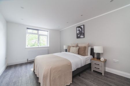 2 Bed Flat, Llanvanor Road, NW2 - Photo 3