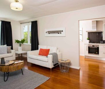 Sun drenched north facing house! - Photo 1