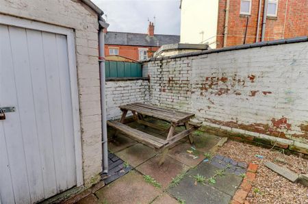 2 bedroom terraced house to rent - Photo 4