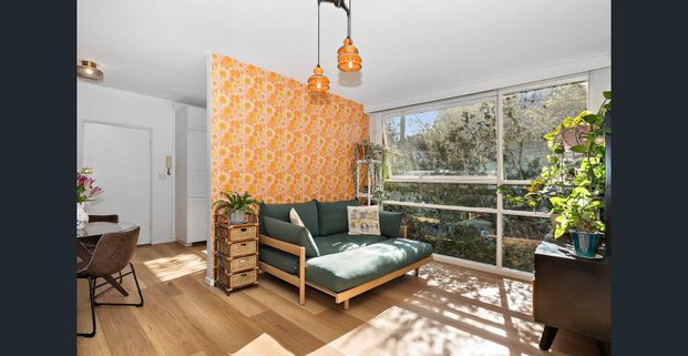 Furnished One-Bedroom Apartment in the Heart of St Kilda - Photo 1