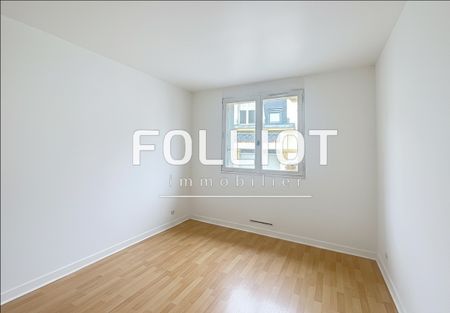 Grand T3 - Centre de Fougères - 3ème étage - Parking & cave- Réf. 2528CV - Photo 3