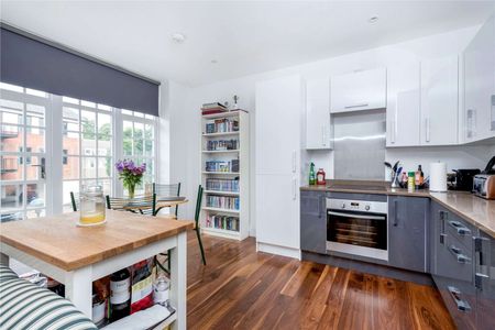 A well proportioned one bedroom apartment with open plan reception/kitchen and underground parking for one car. - Photo 3