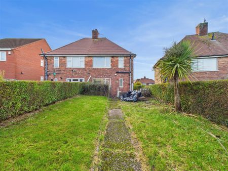 2 bedroom Semi-detached house to rent - Photo 5
