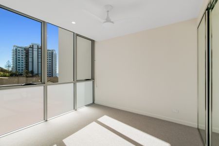 STUNNING 5TH FLOOR 3 BEDROOM APARTMENT - "RHYTHM" - Photo 2