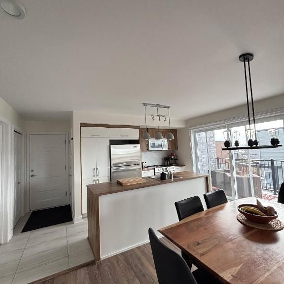 RIVE SUD ! SAINT-AMBLE !! Rare ! GRAND CONDO 3 1/2 - 2017-A/C- 3ieme Étage belle Vue - libre 1er Juin 2026 - Photo 1