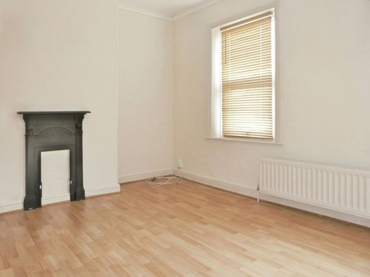 End of terrace house to rent on - Photo 1