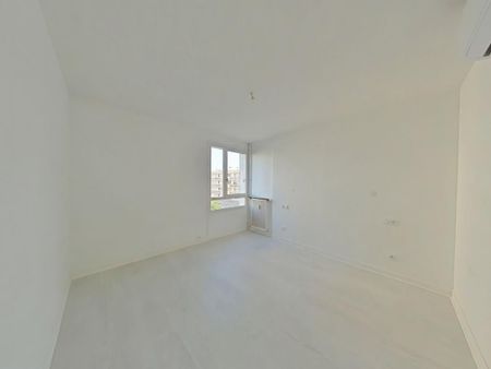 Location Appartement 4 pièces 71m² VALENCE 26000 - Photo 2