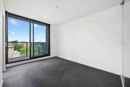 Modern Scandinavian-Style One-Bedroom + Study Apartment Moments from the CBD - Photo 4