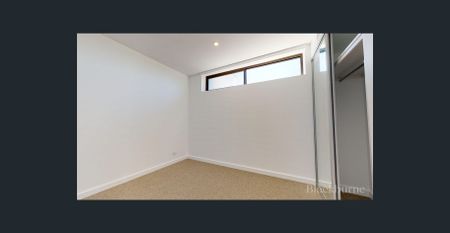 Effortless Living in Vibrant Ascot - Photo 5