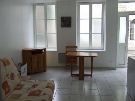 A LOUER - VILLEDIEU CENTRE - studio MEUBLÉ - plain-pied - 22 m² - Photo 3