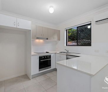 Spacious Townhouse in Quiet Location with Pool Access! - Photo 5