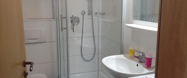 Möbilierte 3-Zimmer Wohnung mit Balkon mit Seeblick zum Vermieten - Foto 1