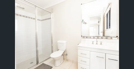 Four-Bedroom Family Oasis with Room for Everyone! - Photo 4