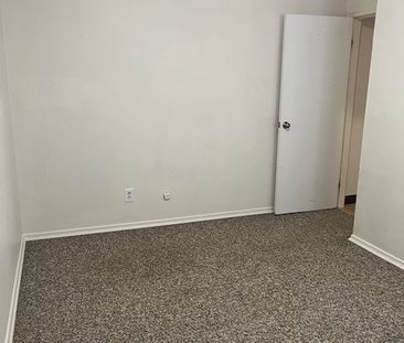 1 BDRM/1 BATH - 409 4TH AVE N - Available NOV 1 - Photo 6