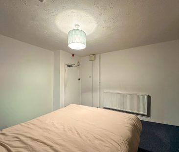 Room 1, Bateman Street, Cambridge, - Photo 3