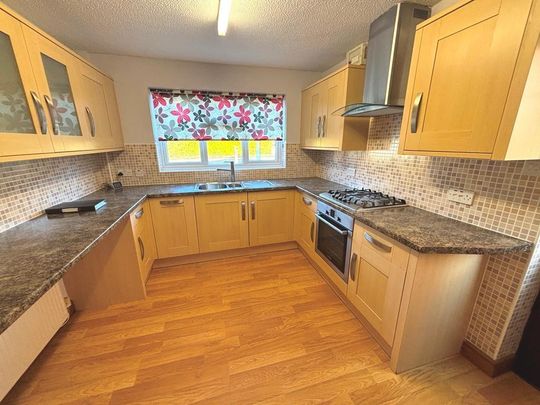 3 bedroom detached bungalow to rent - Photo 1