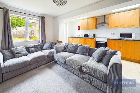 5 bedroom terraced house to rent - Photo 2