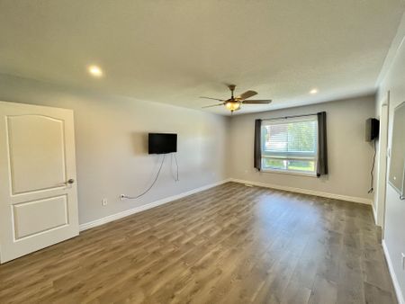 For Lease - 241 Emms Drive Unit# Upper, Barrie, Ontario - Photo 3