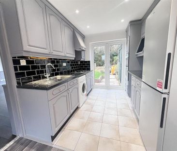 3 bedroom terraced house to rent - Photo 5