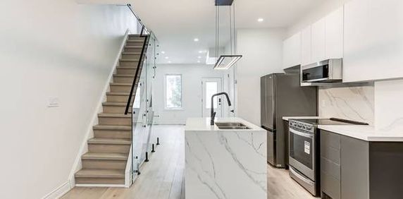 Stunning newly renovated home in Prime Danforth W/ Parking - Photo 2