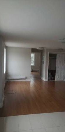 NEWLY RENOVATED 2 BED APARTMENT ST CLAIR WEST / SCARLETT $1710 - Photo 1