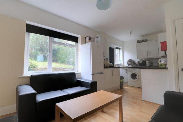 5 bedroom end of terrace house to rent - Photo 1