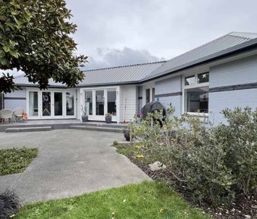 Extended living in St Albans - Photo 3