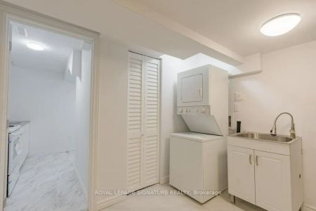 48 Lawndale Crescent #Lower - Photo 3