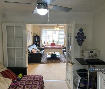 5 bedroom detached house to rent - Photo 2