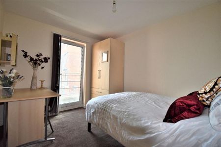 5 bedroom flat to rent - Photo 3