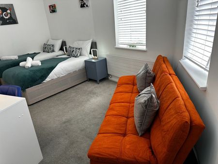 2 Bed Flat, Princes House, BN1 - Photo 2