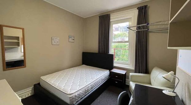 Spacious Fully Furnished Studio Room - Photo 1