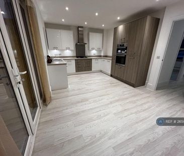 3 bedroom semi-detached house to rent - Photo 5