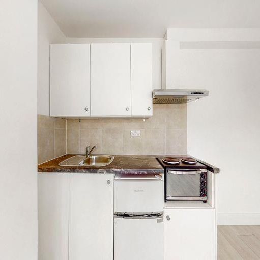 Studio to rent - Photo 1