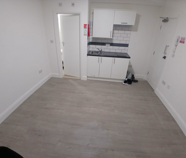 Studio to rent - Photo 5