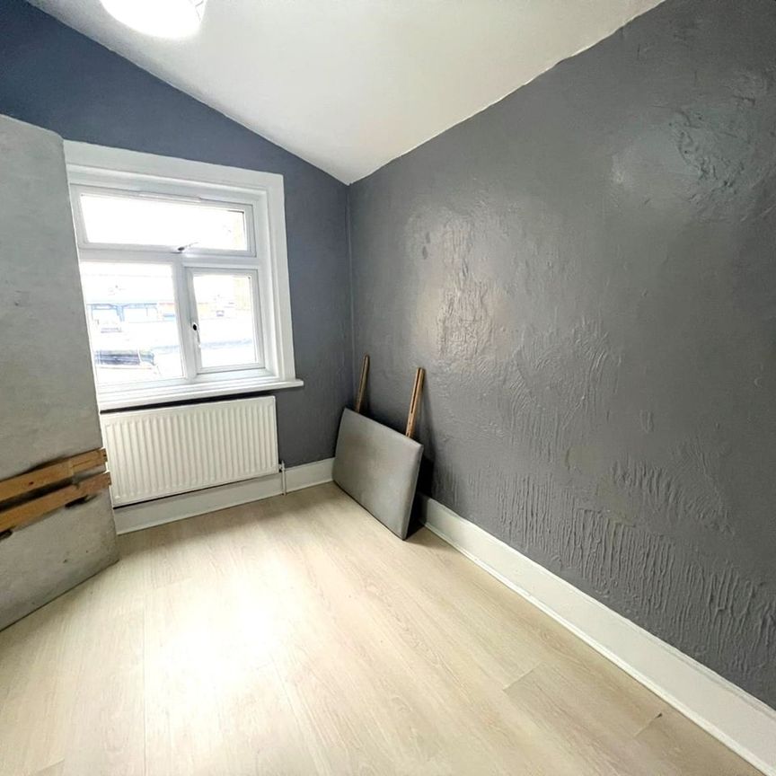 3 Bed Flat, High Road, IG1 - Photo 1