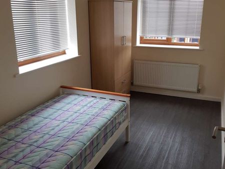 Double Rooms Available ALL BILLS INCLUDED Students Welcome! - Photo 4