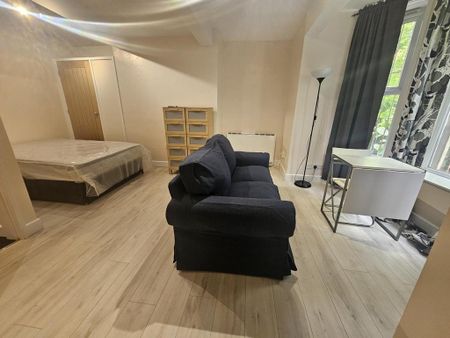 1 bedroom flat to rent - Photo 2