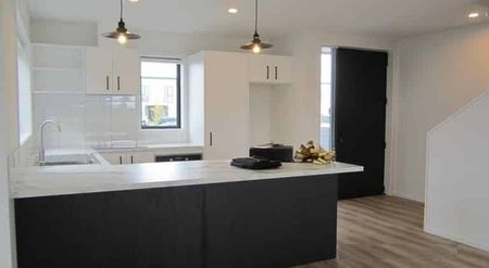 3 Bedroom Townhouse in Levin - Photo 3