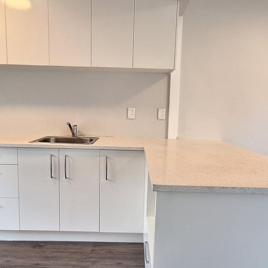 Beautifully Renovated Home in a Prime Onehunga Location - Photo 1