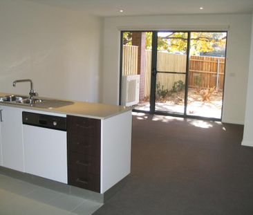 Cosy Ground Floor Lyneham Apartment - Photo 6