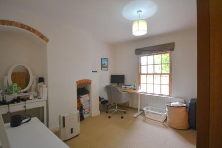 2 bedroom end of terrace house to rent - Photo 4
