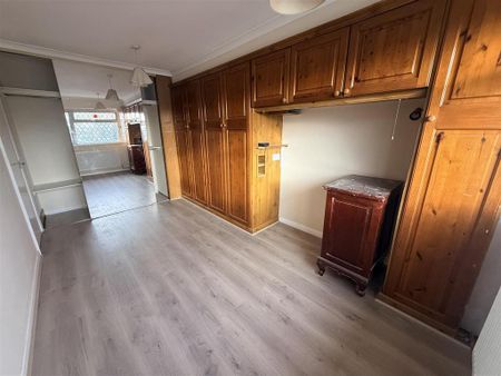 3 bedroom end of terrace house to rent - Photo 2