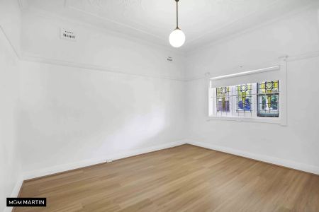 MGM MARTIN - NEWLY UPDATED THREE BEDROOM HOME - Photo 2